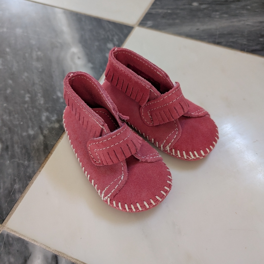 MINNETONKA FRONT STRAP BOOTIE PINK INFANTS SIZE 3